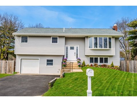 Photo of 22 Roslyn Ct, East Patchogue, NY 11772 (MLS # 11798203)