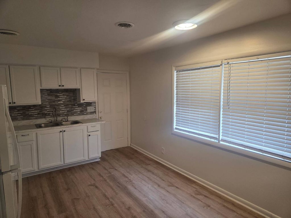 Photo of 6011 Greenwood Ln, Pensacola, FL 32504 (MLS # 11740166)