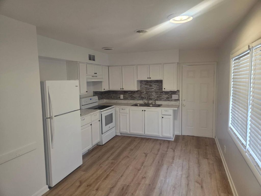 Photo of 6011 Greenwood Ln, Pensacola, FL 32504 (MLS # 11740166)