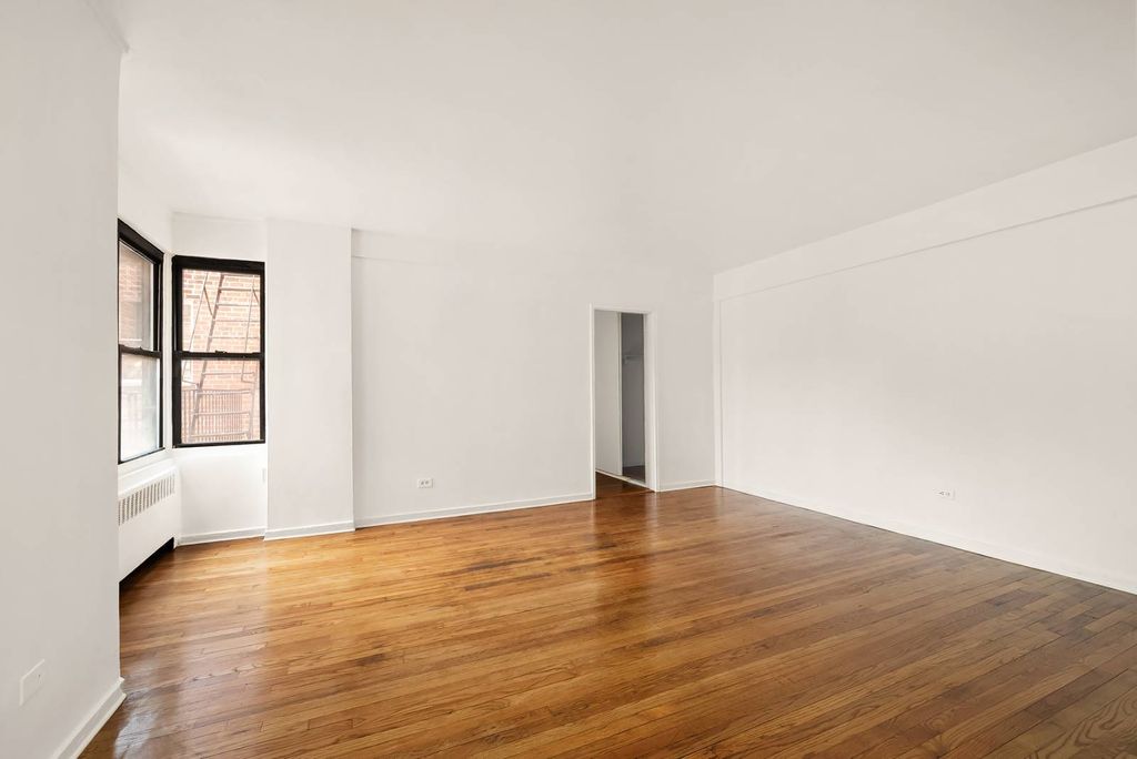 Photo of 4416 Macnish St #5D, Elmhurst, NY 11373 (MLS # 11680518)