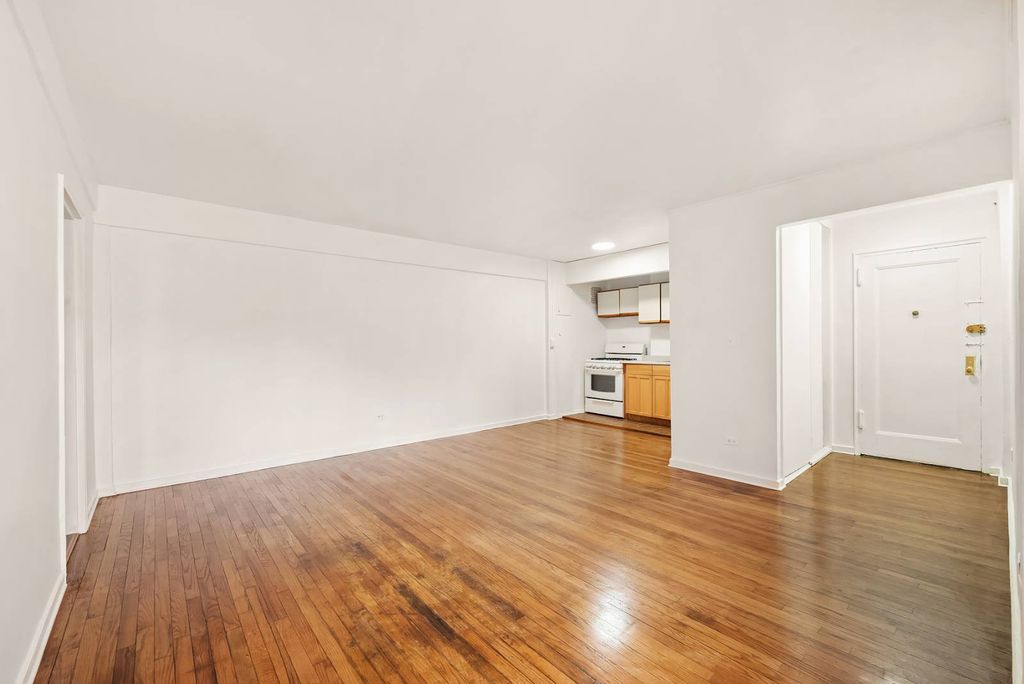 Photo of 4416 Macnish St #5D, Elmhurst, NY 11373 (MLS # 11680518)