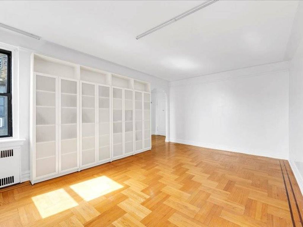 Photo of 1120 Brighton Beach Avenue #6R, Brooklyn, NY 11235 (MLS # 11599871)