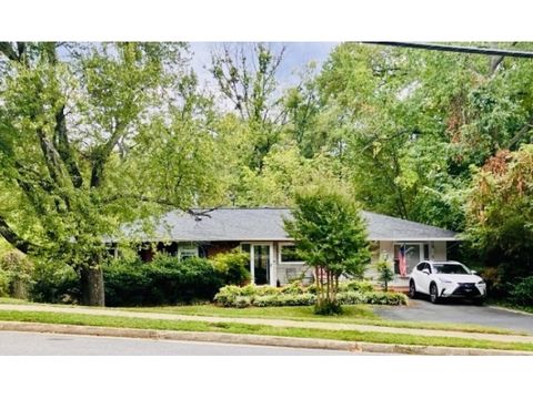 Photo of 6607 Cottonwood Dr, Alexandria, VA 22310 (MLS # 11690555)