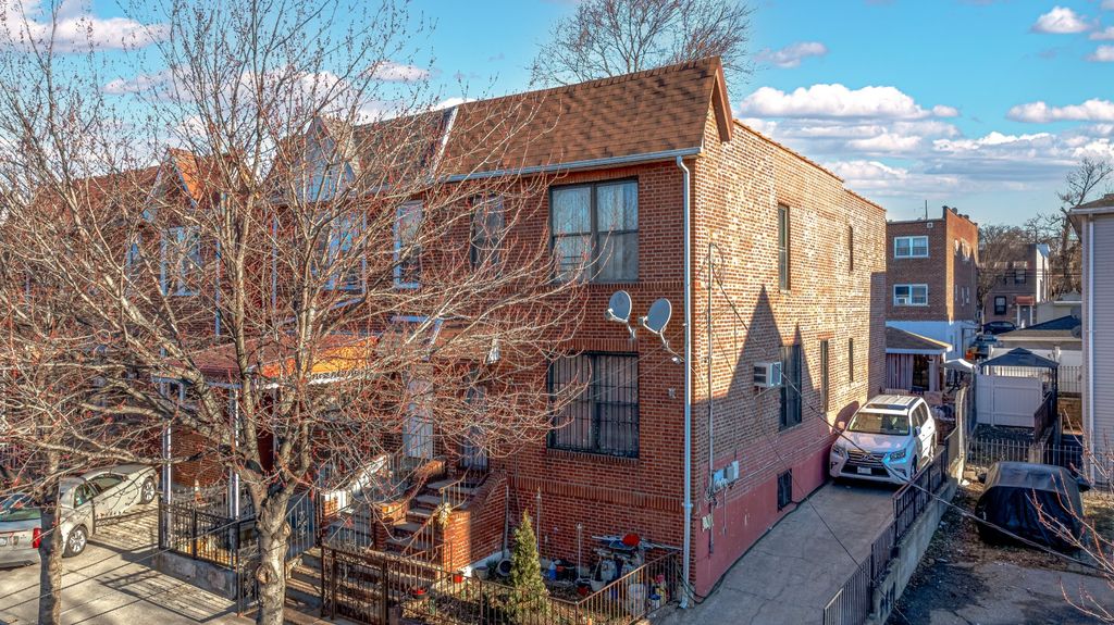 Photo of 949 214 St, BRONX, NY 10469 (MLS # 11666944)