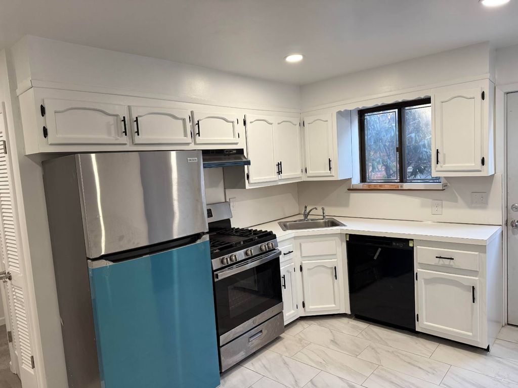 Photo of 19 Rossmore Ave, Bronxville, NY 10708 (MLS # 11651285)