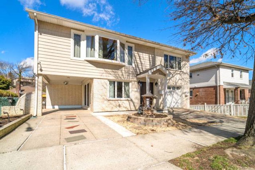 Photo of 35 Cattaraugus St, Staten Island, NY 10301 (MLS # 11675560)