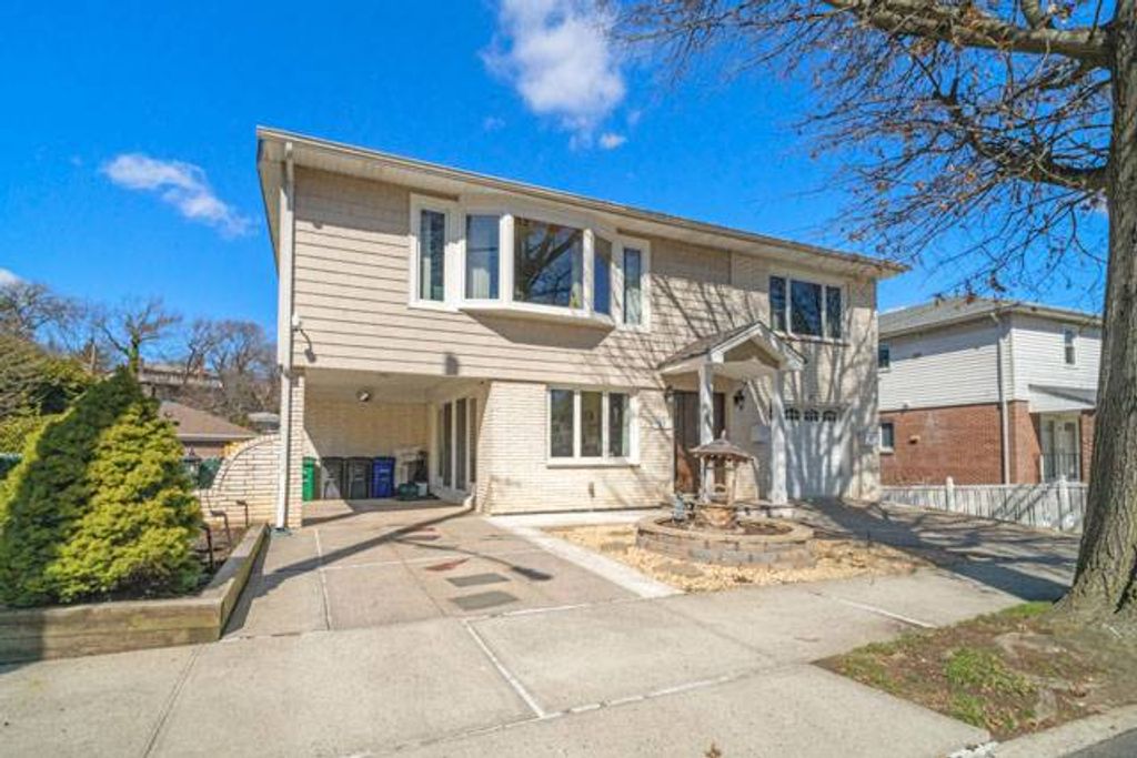 Photo of 35 Cattaraugus St, Staten Island, NY 10301 (MLS # 11675560)