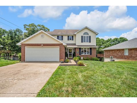 Photo of 1624 Independence Dr, Jefferson City, MO 65109 (MLS # 11629209)