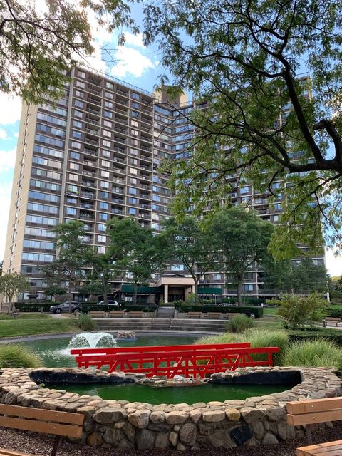 Photo of One Bay Club Drive #21L, Bayside, NY 11360 (MLS # 11669329)
