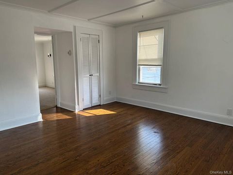 Photo of 31 Totten Place, Babylon, NY 11702 (MLS # 11667241)