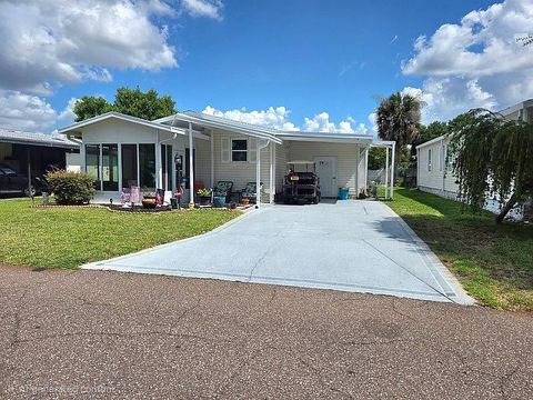 Photo of 32 Buccaneer Dr, Leesburg, FL 34788 (MLS # 11777782)