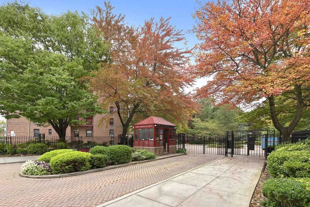 Photo of 15040 71st Avenue #2G, Kew Gardens Hills, NY 11367 (MLS # 11740788)