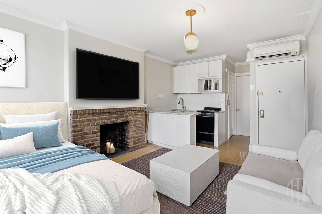 Photo of 354 West 12th Street #4D, New York, NY 10014 (MLS # 11778994)