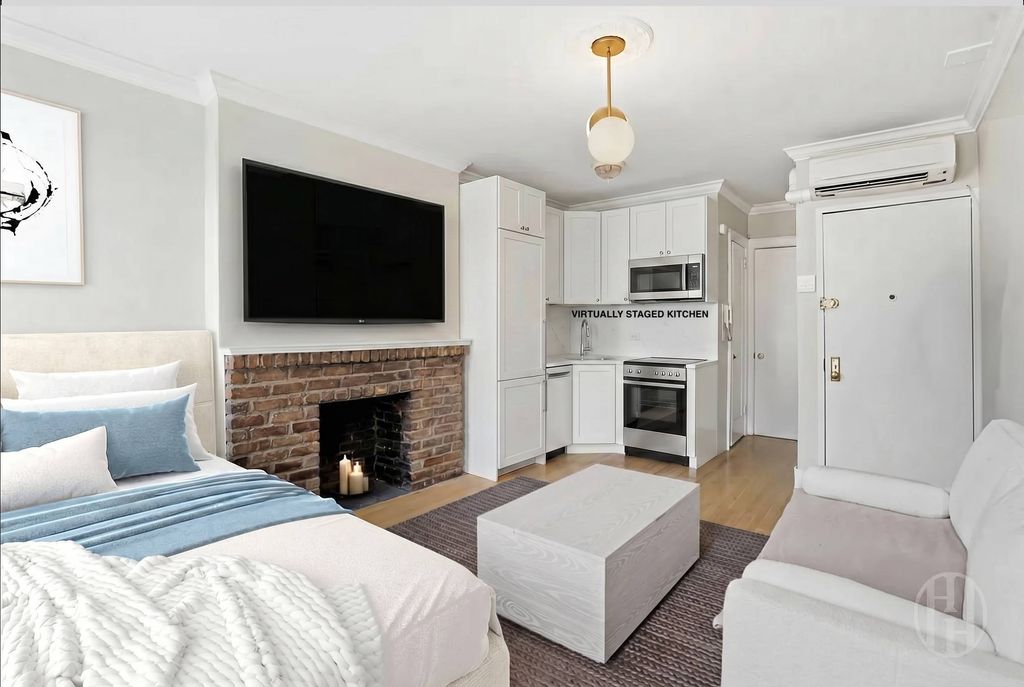 Photo of 354 West 12th Street #4D, New York, NY 10014 (MLS # 11778994)