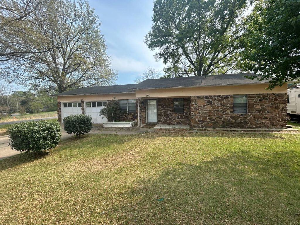 Photo of 801 Sequoyah Way, Russellville, AR 72801 (MLS # 11683961)