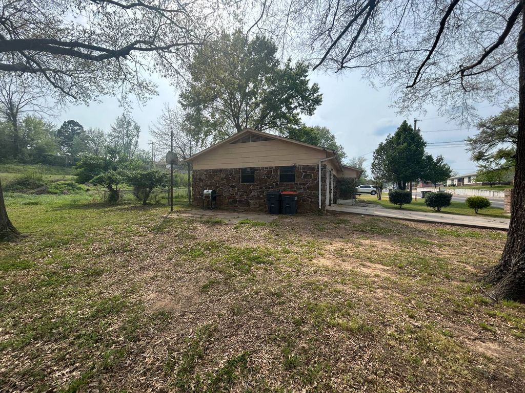 Photo of 801 Sequoyah Way, Russellville, AR 72801 (MLS # 11683961)