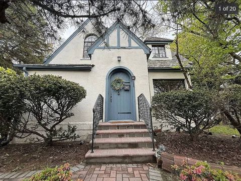Photo of 2 Birch Rd, MALVERNE, NY 11565 (MLS # 11780782)