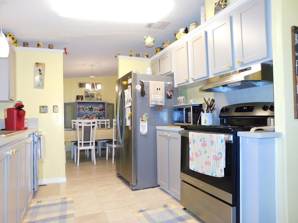 Photo of 1693 Bassett Dr, Lakeland, FL 33810 (MLS # 11681022)