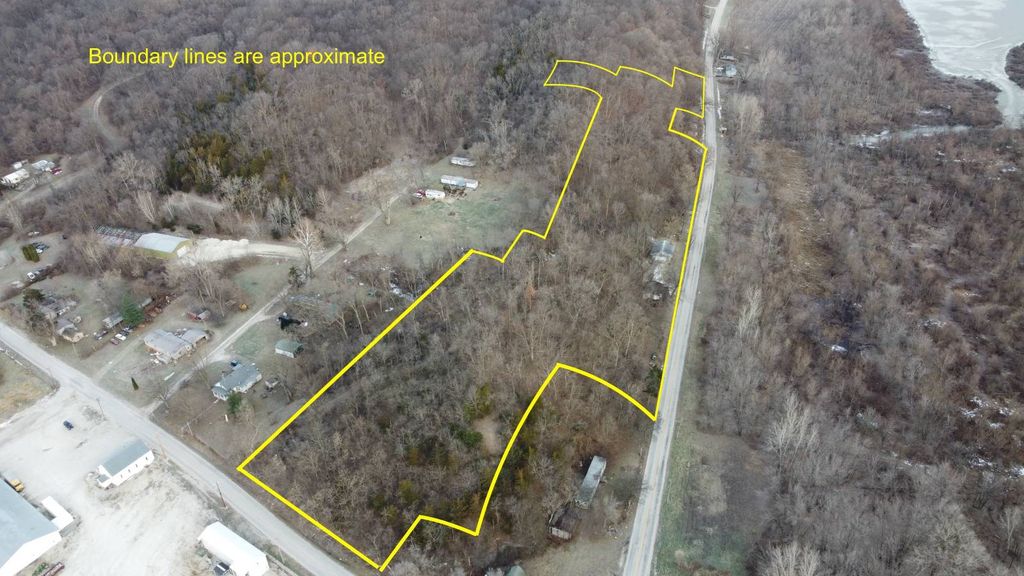 Photo of 31027 County Highway 21, Griggsville, IL 62340 (MLS # 11622511)