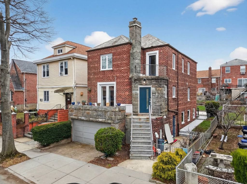 Photo of 2033 Hering Avenue, New York, NY 10461 (MLS # 11678337)