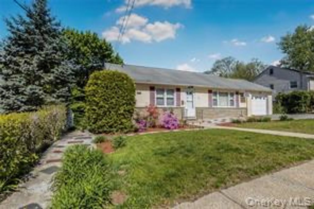 Photo of 253 Rosedale Rd, Yonkers, NY 10710 (MLS # 11739975)