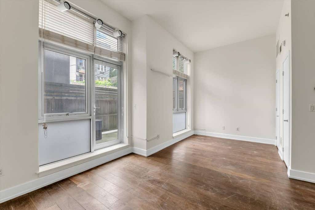 Photo of 390 Lorimer Street #1E, Brooklyn, NY 11206 (MLS # 11801041)