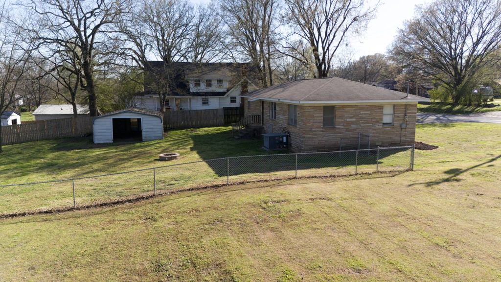 Photo of 738 N Main St, Mulberry, AR 72947 (MLS # 11682535)