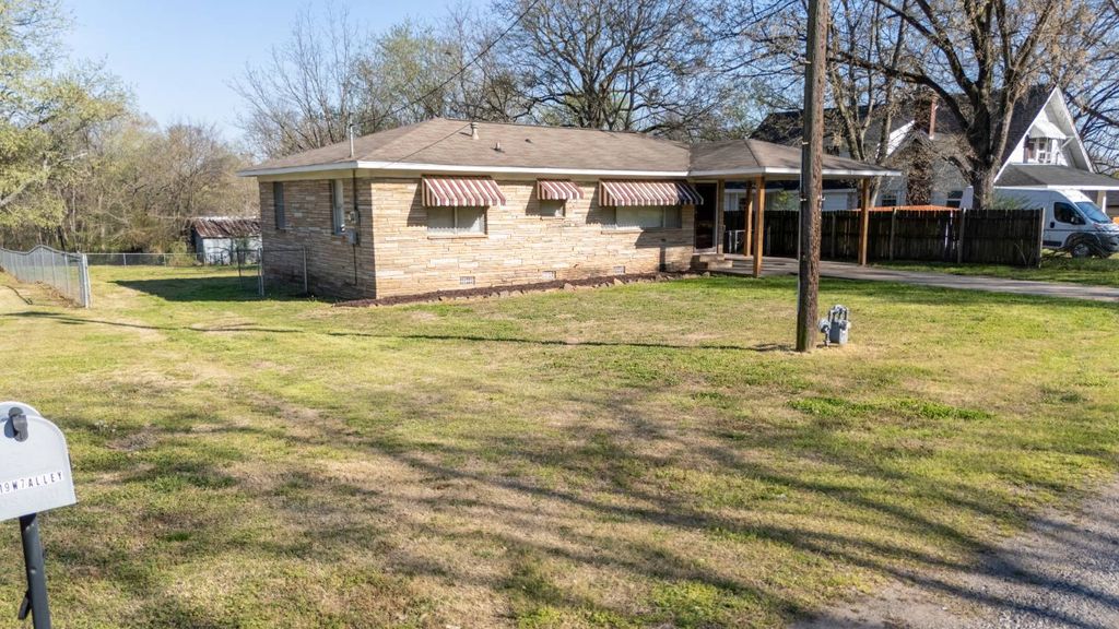 Photo of 738 N Main St, Mulberry, AR 72947 (MLS # 11682535)