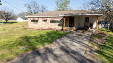 Photo of 738 N Main St, Mulberry, AR 72947 (MLS # 11682535)