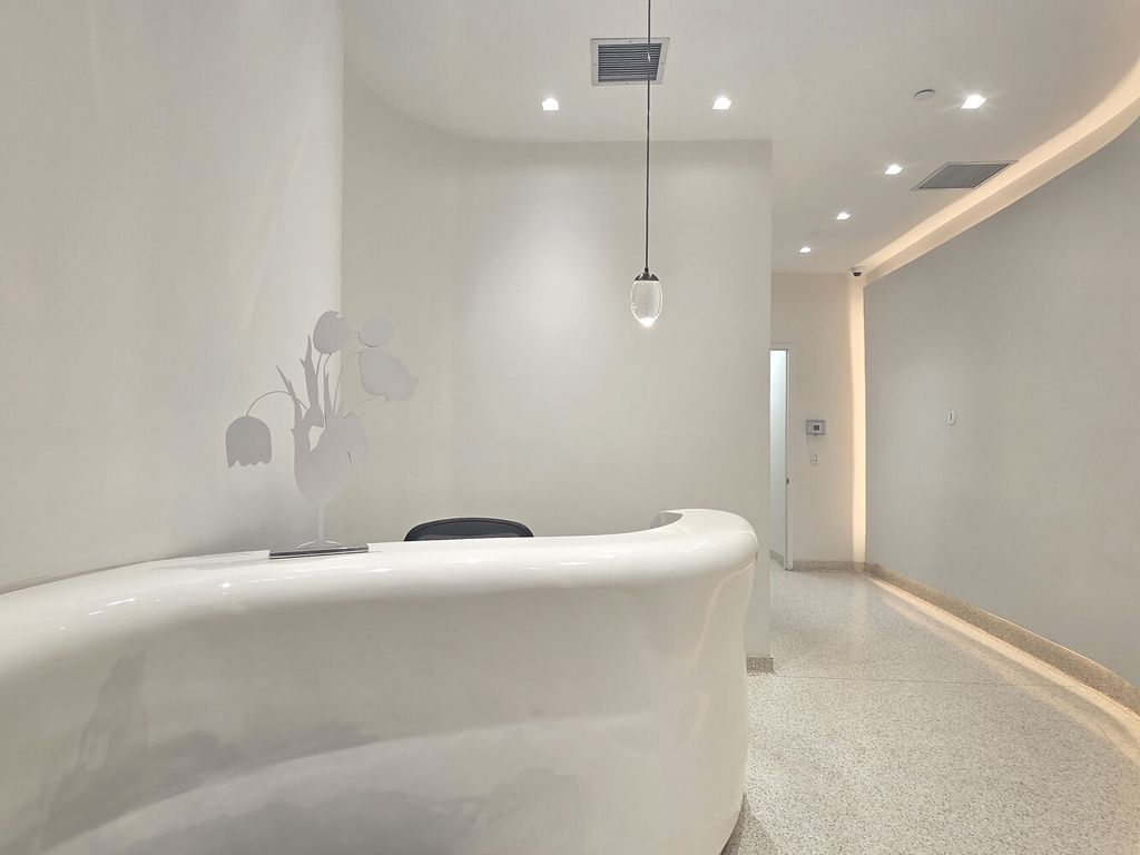 Photo of 5 East 44th Street #6A, New York, NY 10017 (MLS # 11637716)