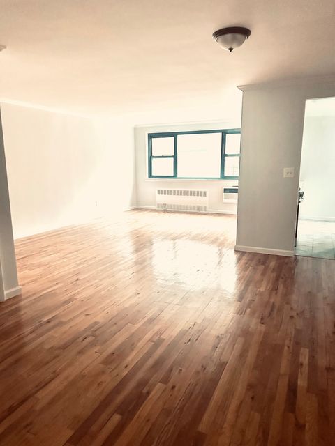 Photo of 210 Atlantic Ave #C2G, Lynbrook, NY 11563 (MLS # 11622316)