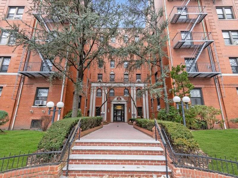 Photo of 300 Ocean Parkway #1P, Brooklyn, NY 11218 (MLS # 11831753)