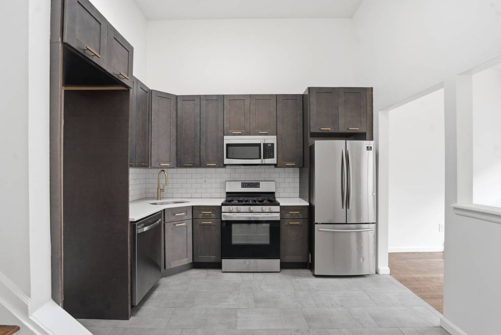 Photo of 1495 longfellow Avenue, bronx, NY 10460 (MLS # 11618239)