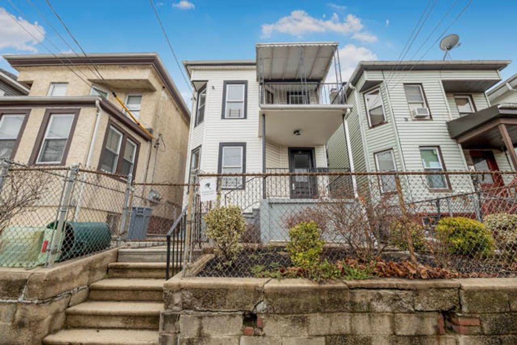 Photo of 13 Beach St, Mount Vernon, NY 10550 (MLS # 11680445)