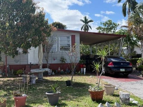 Photo of 2840 SW Cypress Drive, Fort Lauderdale, FL 33312 (MLS # 11678341)