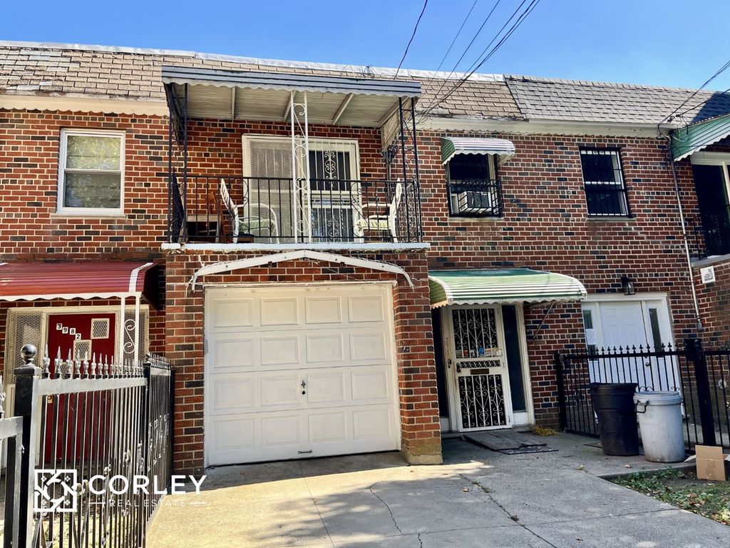 Photo of 3980 Carpenter Avenue, Bronx, NY 10466 (MLS # 11585077)