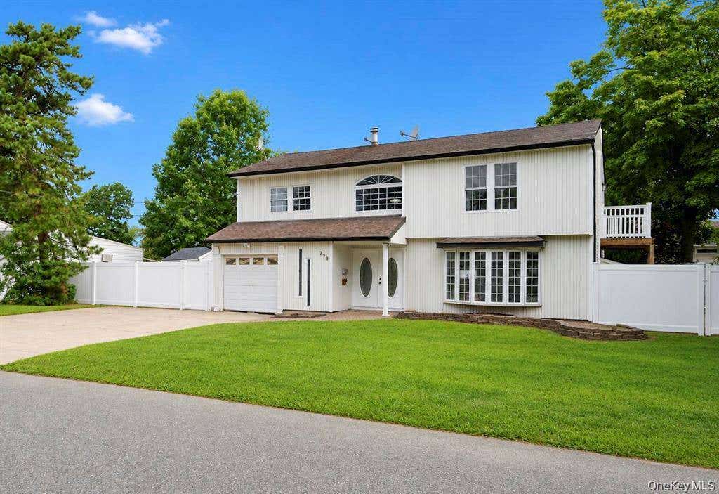 Photo of 779 Peconic Avenue, West Babylon, NY 11704 (MLS # 11937143)