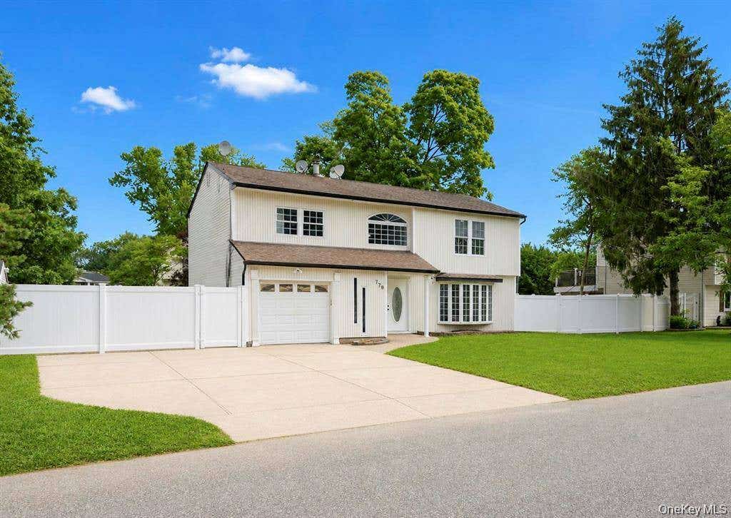 Photo of 779 Peconic Avenue, West Babylon, NY 11704 (MLS # 11937143)