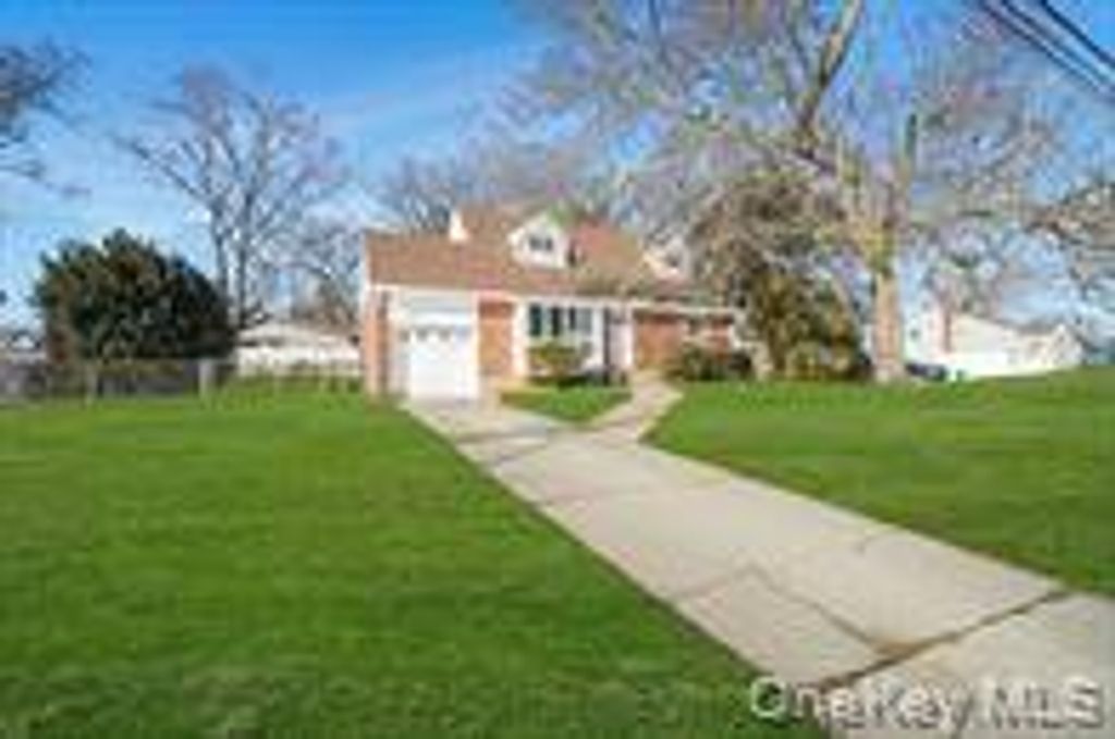 Photo of 182 W 17th St, Deer Park, NY 11729 (MLS # 11653966)