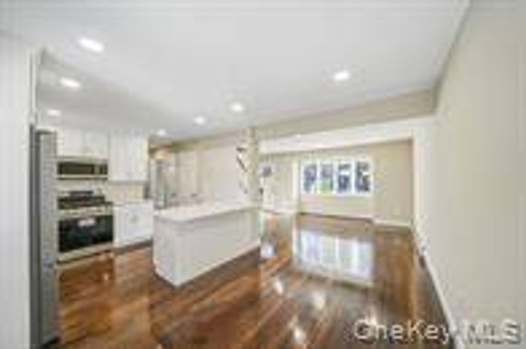 Photo of 182 W 17th St, Deer Park, NY 11729 (MLS # 11653966)