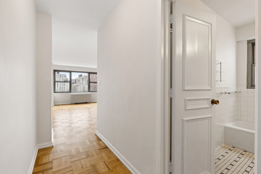 Photo of 650 Park Avenue #14F, New York, NY 10065 (MLS # 11593487)