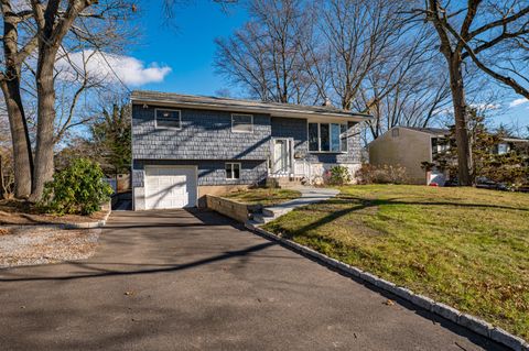 Photo of 5 Fiore Court, Saint James, NY 11780 (MLS # 11613552)