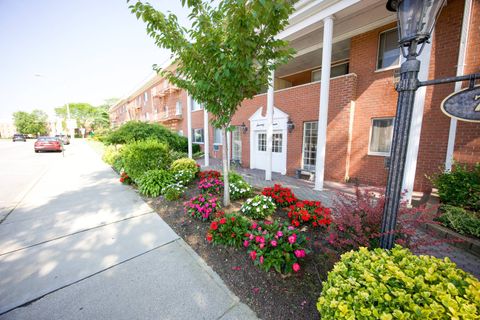 Photo of 77 S Park Ave #A14, Rockville Centre, NY 11570 (MLS # 11642254)