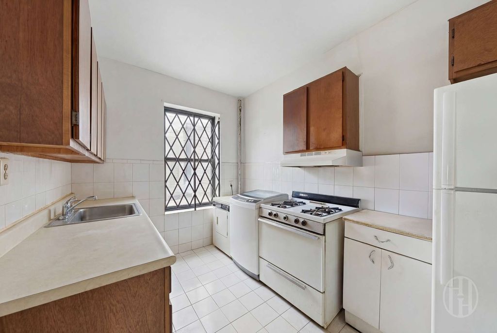 Photo of 2440 Amsterdam Avenue #5C, New York, NY 10033 (MLS # 11664277)