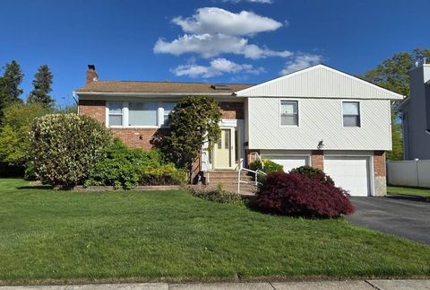 Photo of 261 Gramercy Dr, Jericho, NY 11753 (MLS # 11740867)