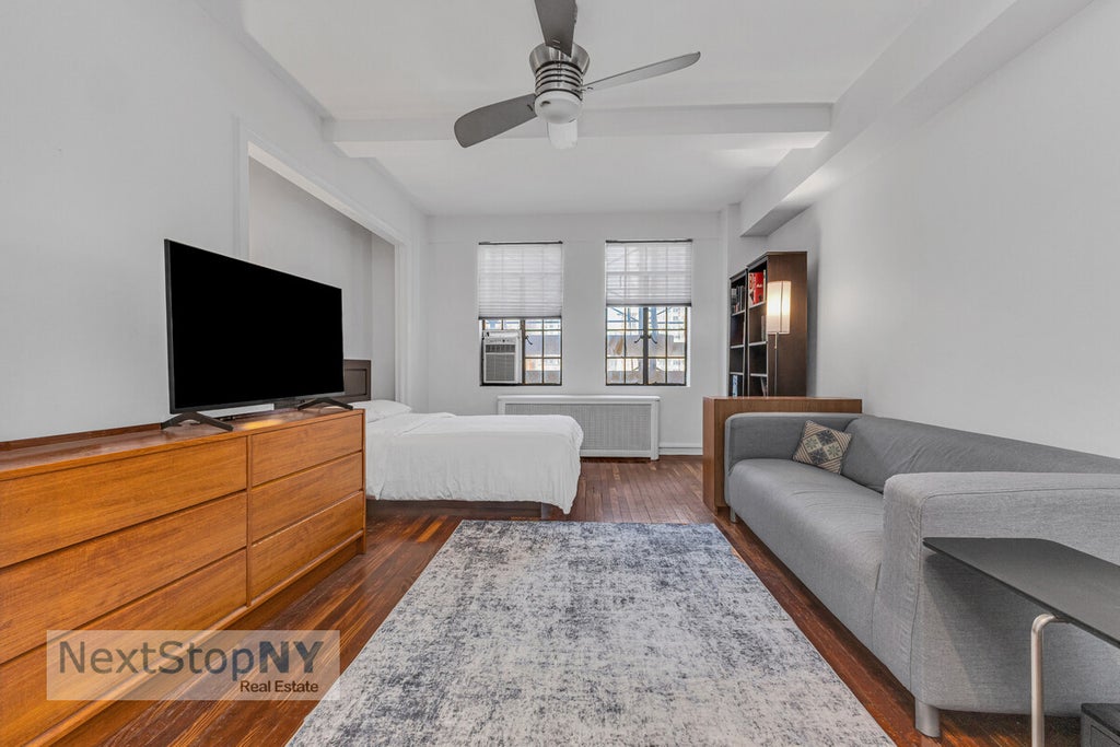 Photo of 320 East 42nd Street #1315, New York, NY 10017 (MLS # 11803345)