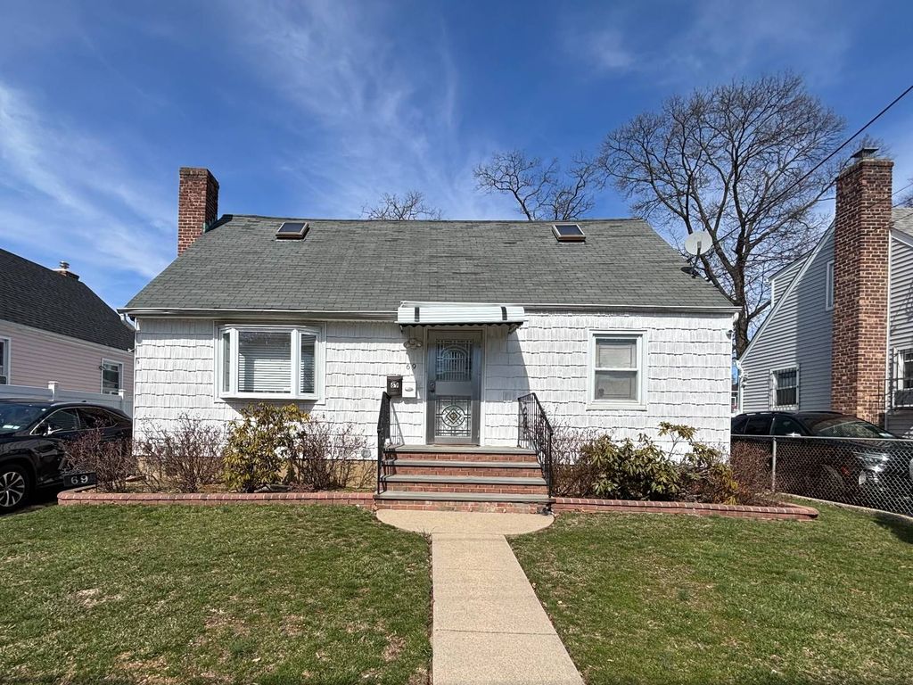 Photo of 69 Glenmore Ave, Hempstead, NY 11550 (MLS # 11677246)