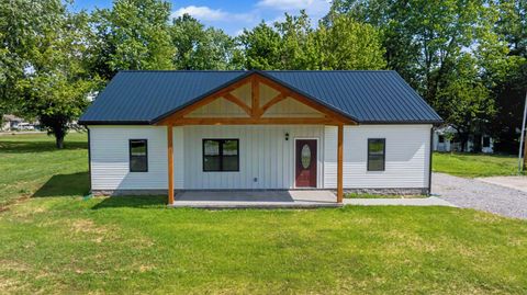 Photo of 140 Clara St, Crofton, KY 42217 (MLS # 11824038)