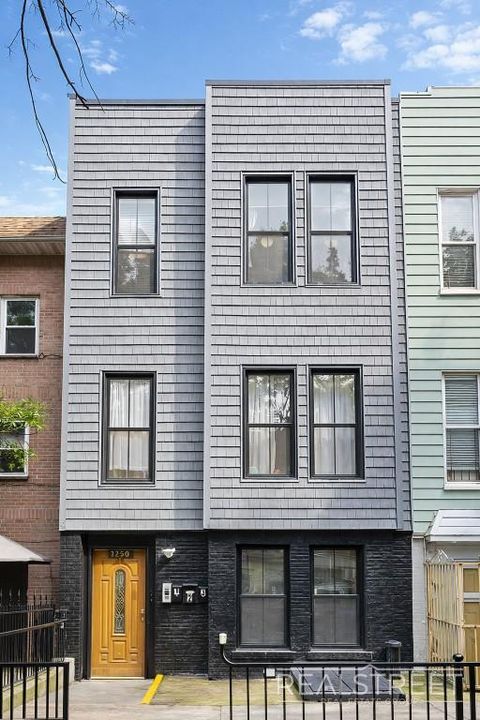 Photo of 1250 Jefferson Avenue, BROOKLYN, NY 11221 (MLS # 11672778)