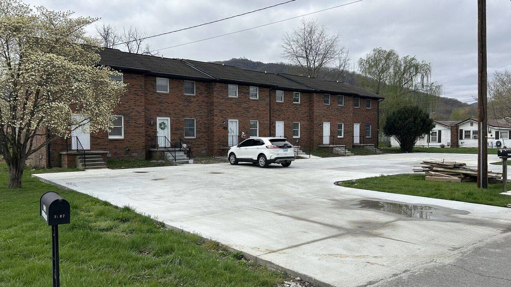 Photo of 1908 W Chester Ave, Middlesboro, KY 40965 (MLS # 11618620)